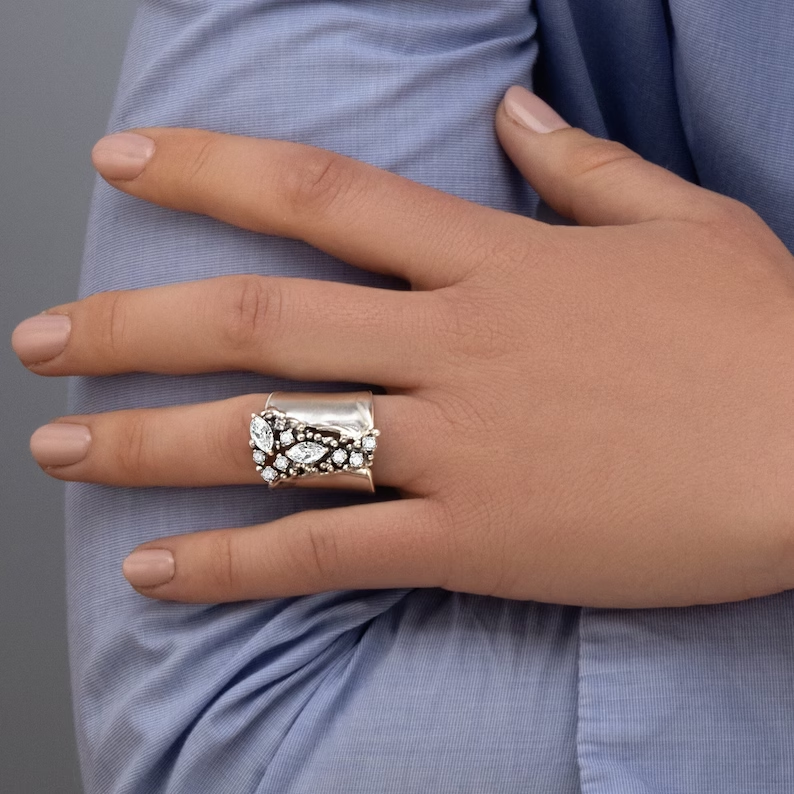 Gwregys Arian Cymreig Hynafol a Zirconia