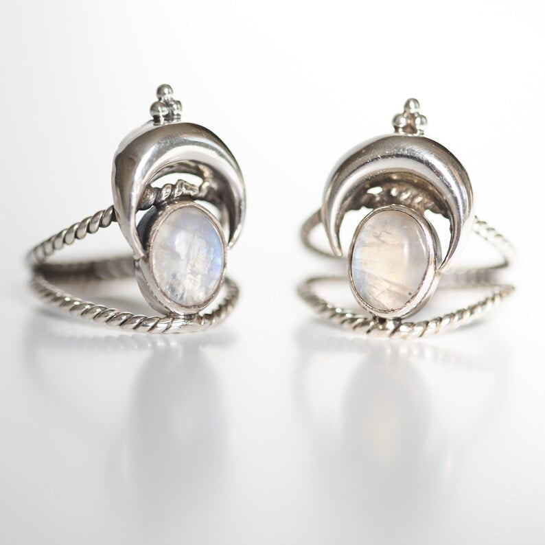 🔥Last Day 49% OFF🎁Oval Rainbow Moonstone Moon Phase Ring