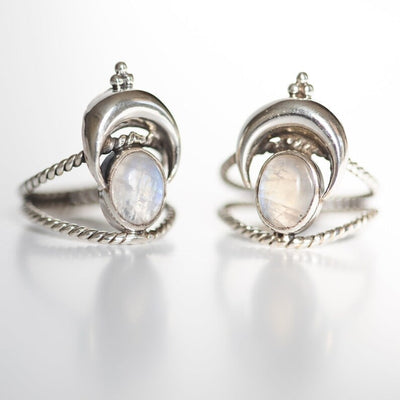 🔥Last Day 49% OFF🎁Oval Rainbow Moonstone Moon Phase Ring