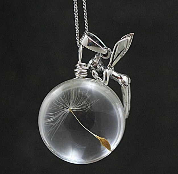 Gwrel glas cneuen dandelion gyda gorllewin ffairi.