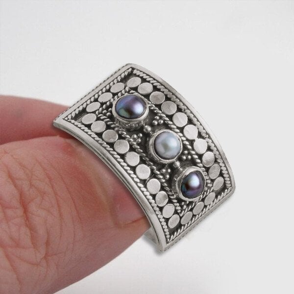 🔥Last Day 49% OFF🎁Three-Stone Pearl Carved Geometric Ring