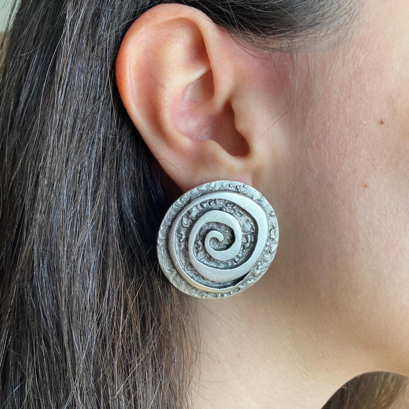 Clocsiau Spiral Gwyn Hynafol Boho Celfyddydol