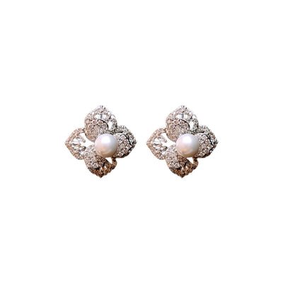 Diamond Shaped Flower Pearl Necklace Set