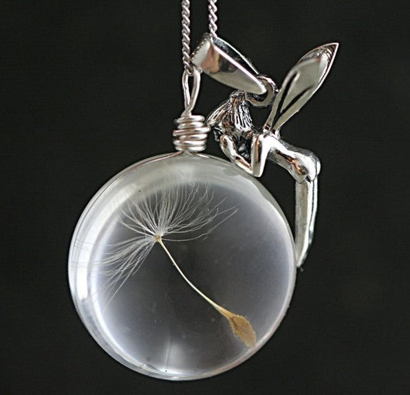 Gwrel glas cneuen dandelion gyda gorllewin ffairi.