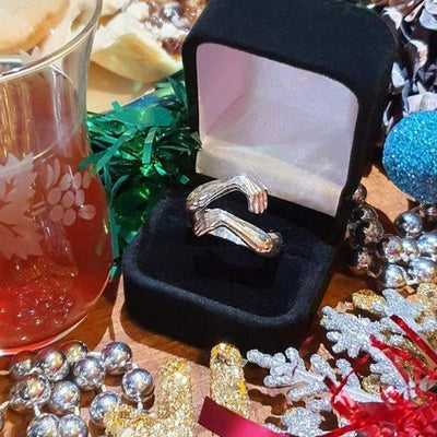 🎁2023-Christmas Hot Sale🎁🤩2023 New Couple Hug Ring💕