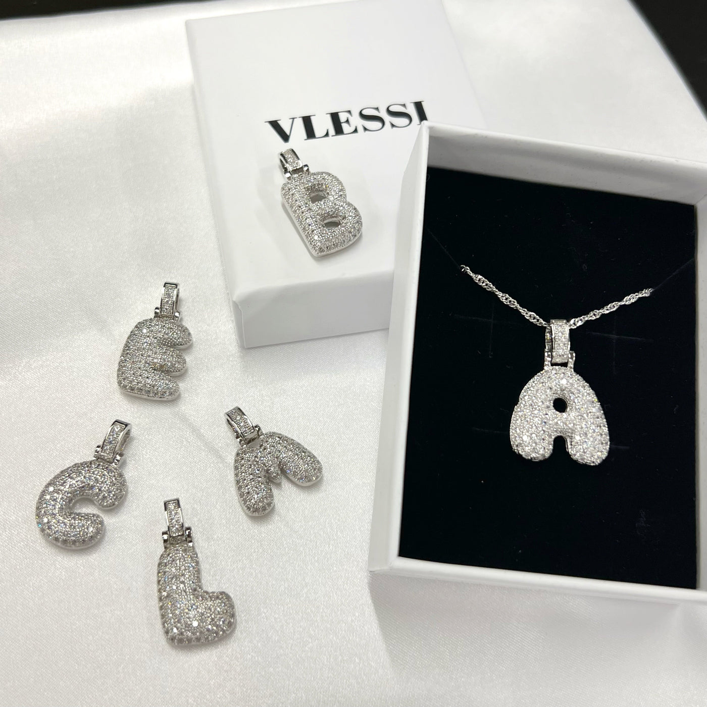 💓🎁2023-Christmas Hot Sale🎁Alphabet Crystal Pendant '18k Gold & Silver Plated'