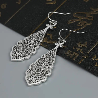 Retro Minimalist Hollow Pattern Earrings