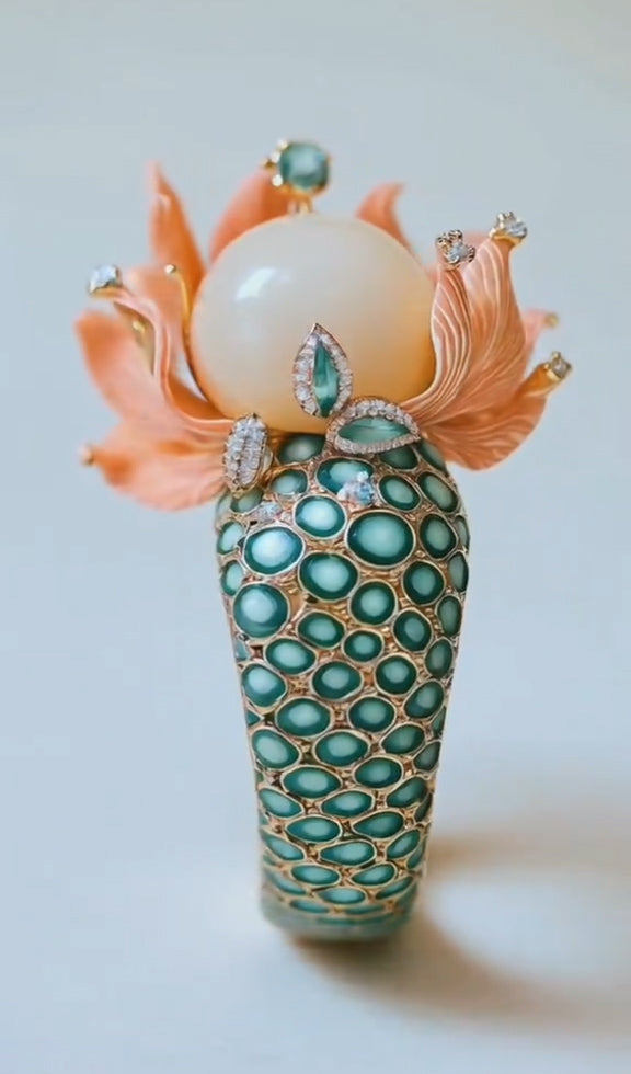 Charming Gold Lotus Ring Embellished with Pearl and Diamonds