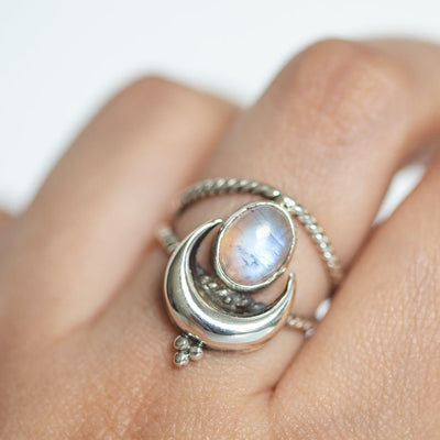 🔥Last Day 49% OFF🎁Oval Rainbow Moonstone Moon Phase Ring