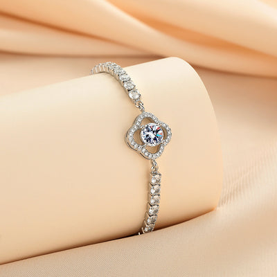 Hollow Lucky Clover Bracelet