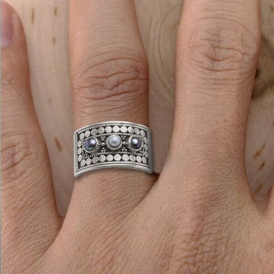 🔥Last Day 49% OFF🎁Three-Stone Pearl Carved Geometric Ring