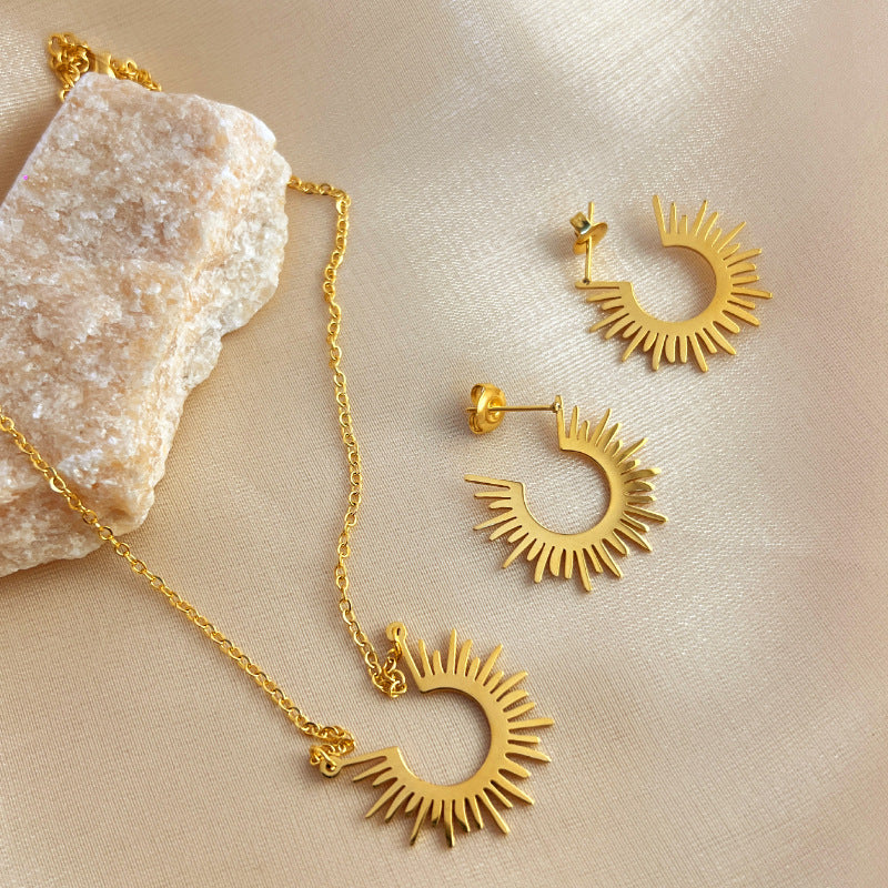 Simple & Fashionable Sunflower Necklace