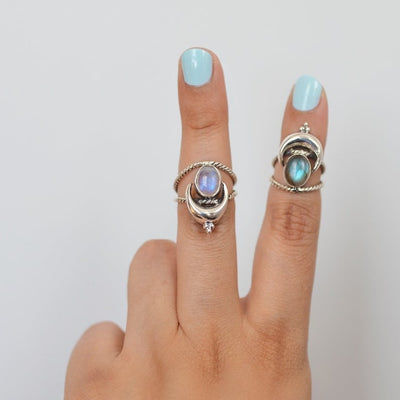 🔥Last Day 49% OFF🎁Oval Rainbow Moonstone Moon Phase Ring
