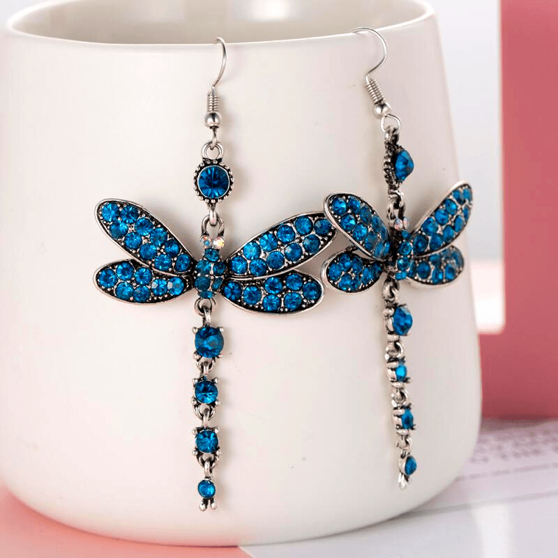 Clocs Gwehydd yr Iâr Hynafol Lliw Las gyda Strwythurau Rhinestone wedi'u Gwneud yn yr Wyneb.