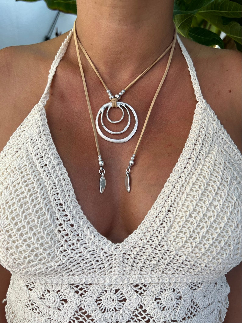 Vintage Multi-Ring Geometric Round Pendant