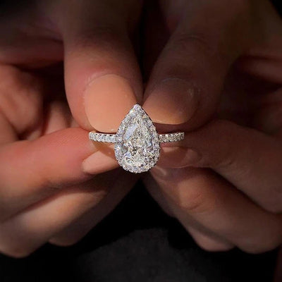 Sparkling Teardrop-Shaped Zircon Wedding Ring