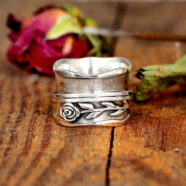 🔥Last Day 49% OFF🎁Rose Spinner Ring