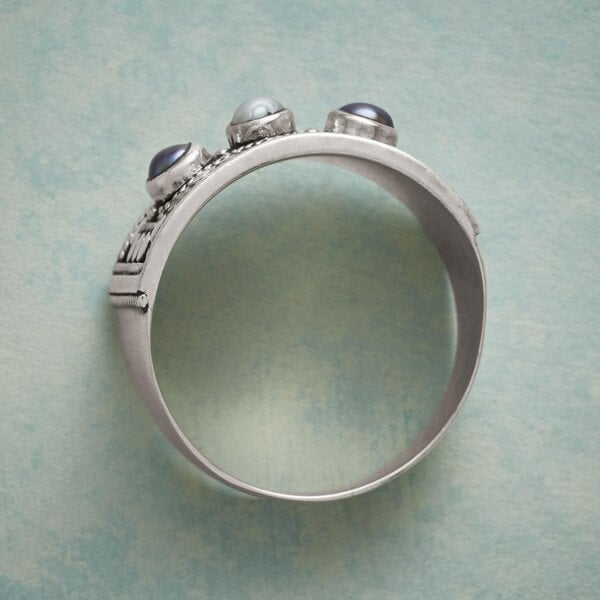 🔥Last Day 49% OFF🎁Three-Stone Pearl Carved Geometric Ring