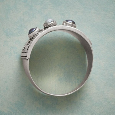 🔥Last Day 49% OFF🎁Three-Stone Pearl Carved Geometric Ring